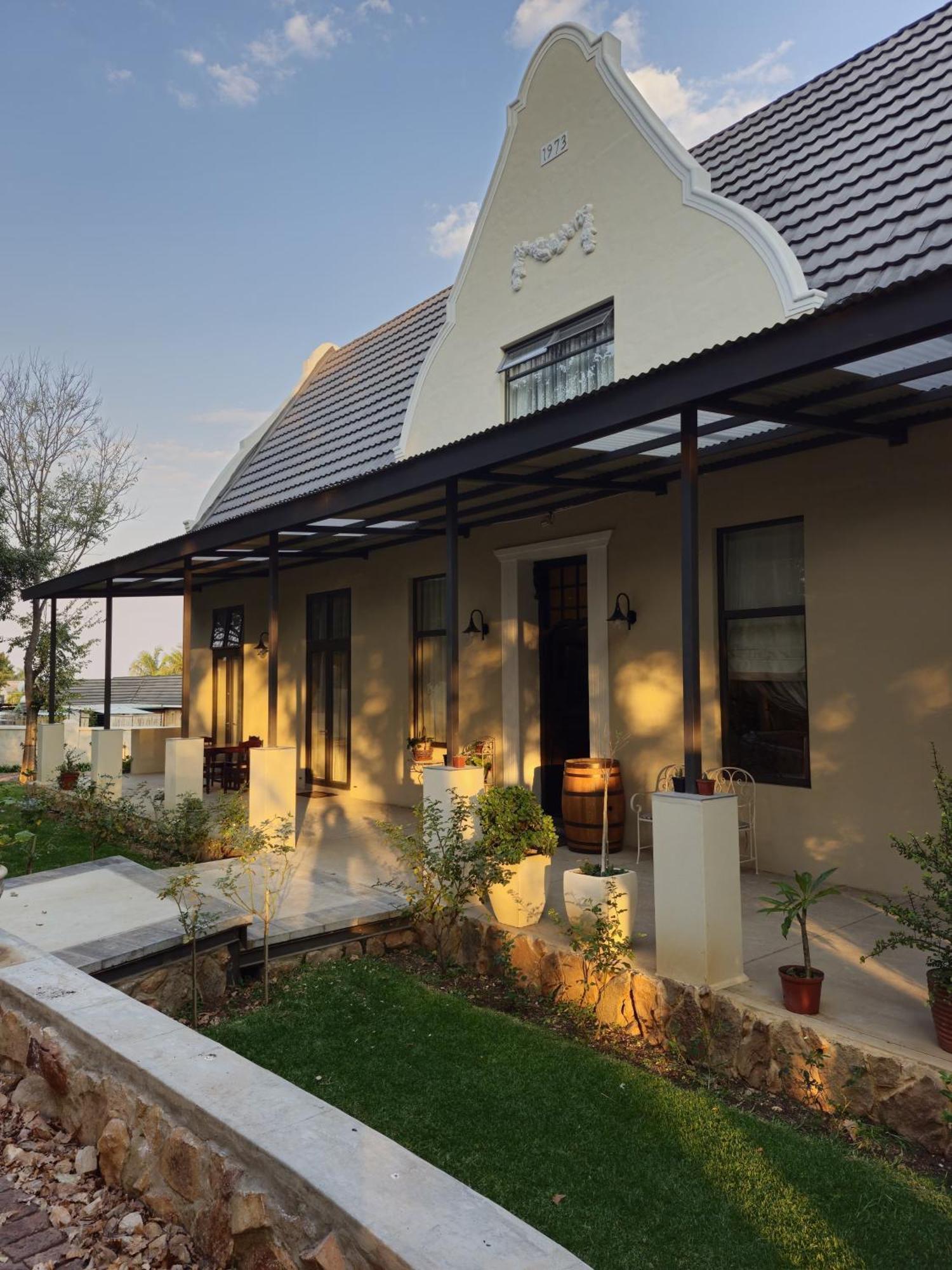 Le Chateau Guest House And Conference Centre Kempton Park Zewnętrze zdjęcie