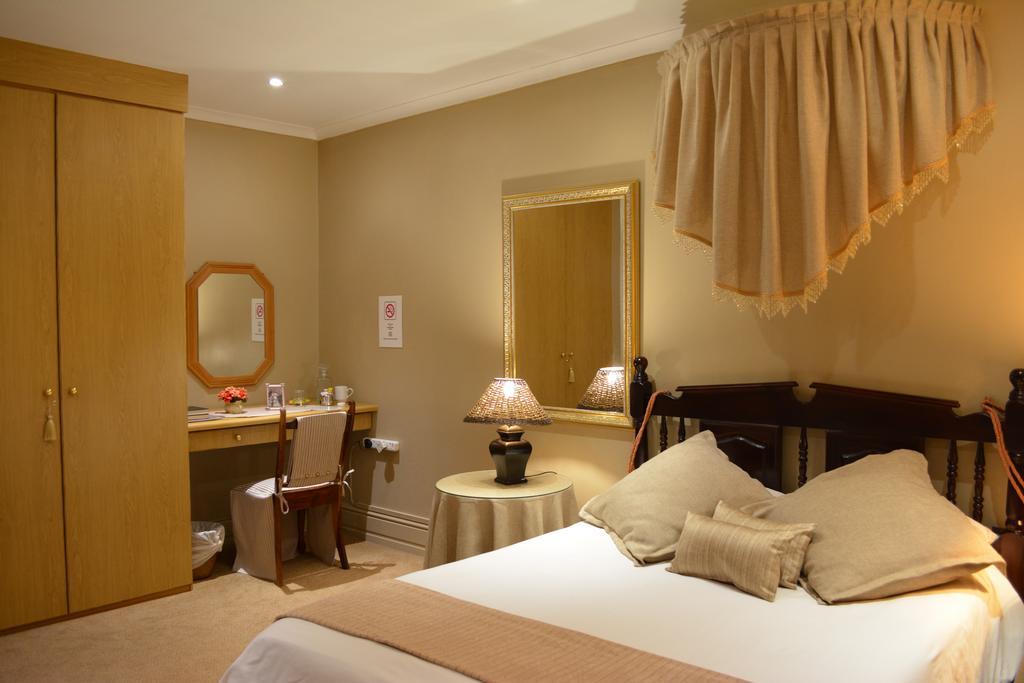Le Chateau Guest House And Conference Centre Kempton Park Zewnętrze zdjęcie
