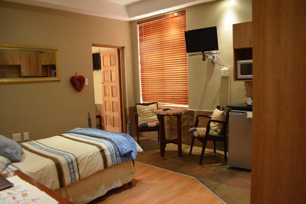 Le Chateau Guest House And Conference Centre Kempton Park Zewnętrze zdjęcie
