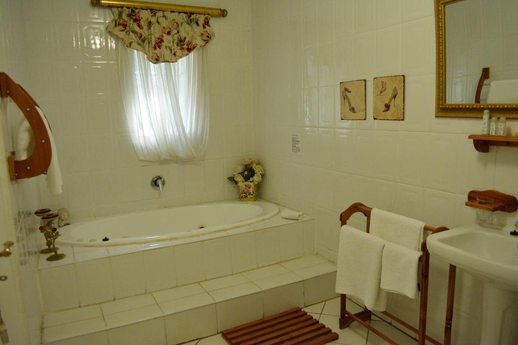 Le Chateau Guest House And Conference Centre Kempton Park Zewnętrze zdjęcie